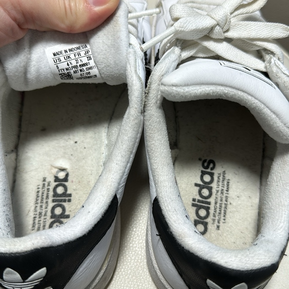Adidas shoes - Picture 5 of 6